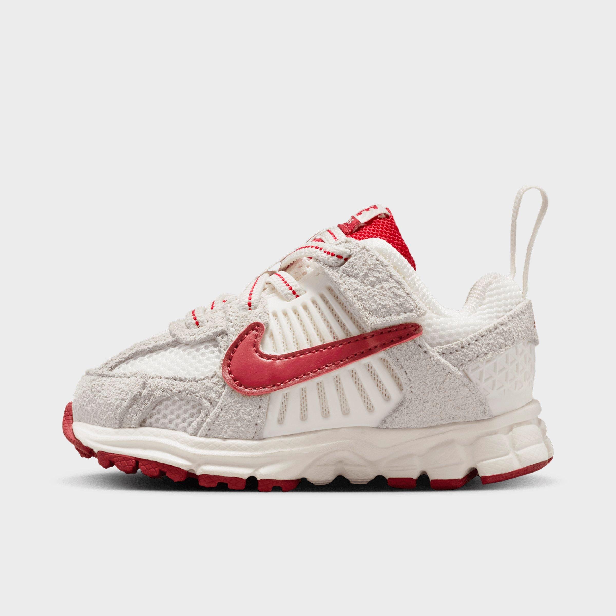 and Nike Vomero 5 SE Casual Shoes