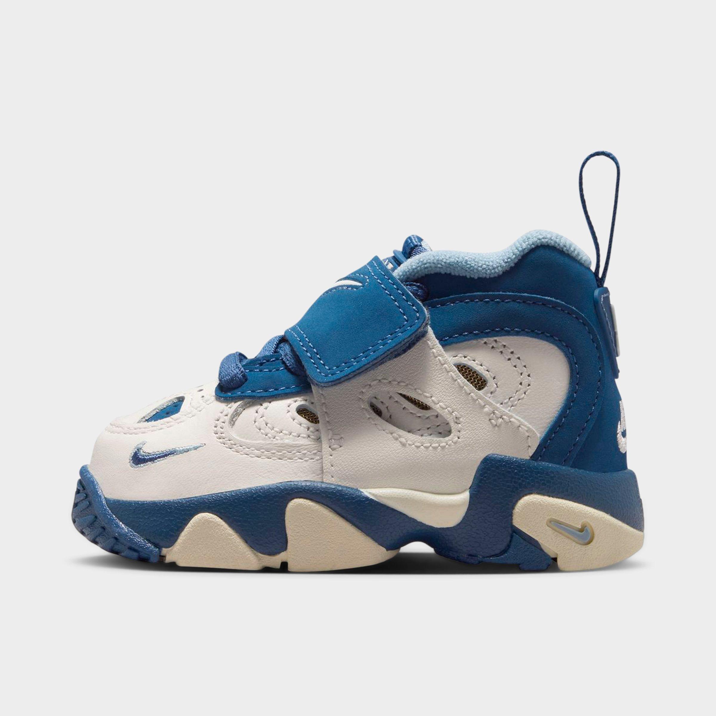 Nike Diamond Turf 2 Casual Shoes